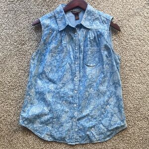 Bit & Bridle Ladies Blue Paisley Sleeveless Button Down Shirt. Medium #cowgirl